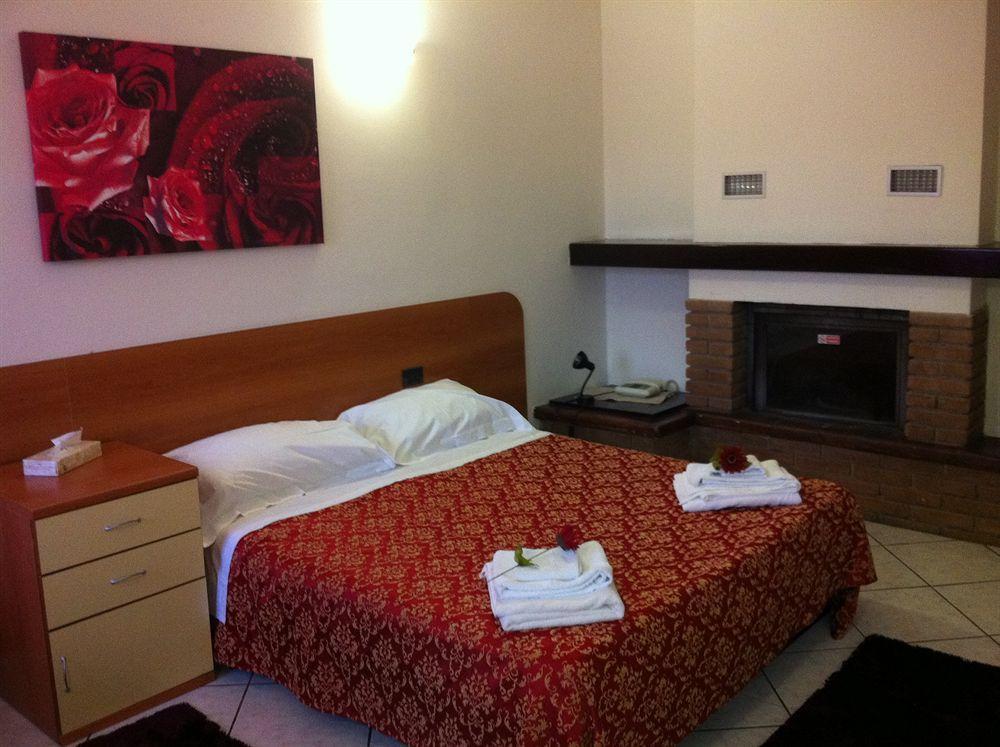 Hotel Pontenuovo Merone Εξωτερικό φωτογραφία